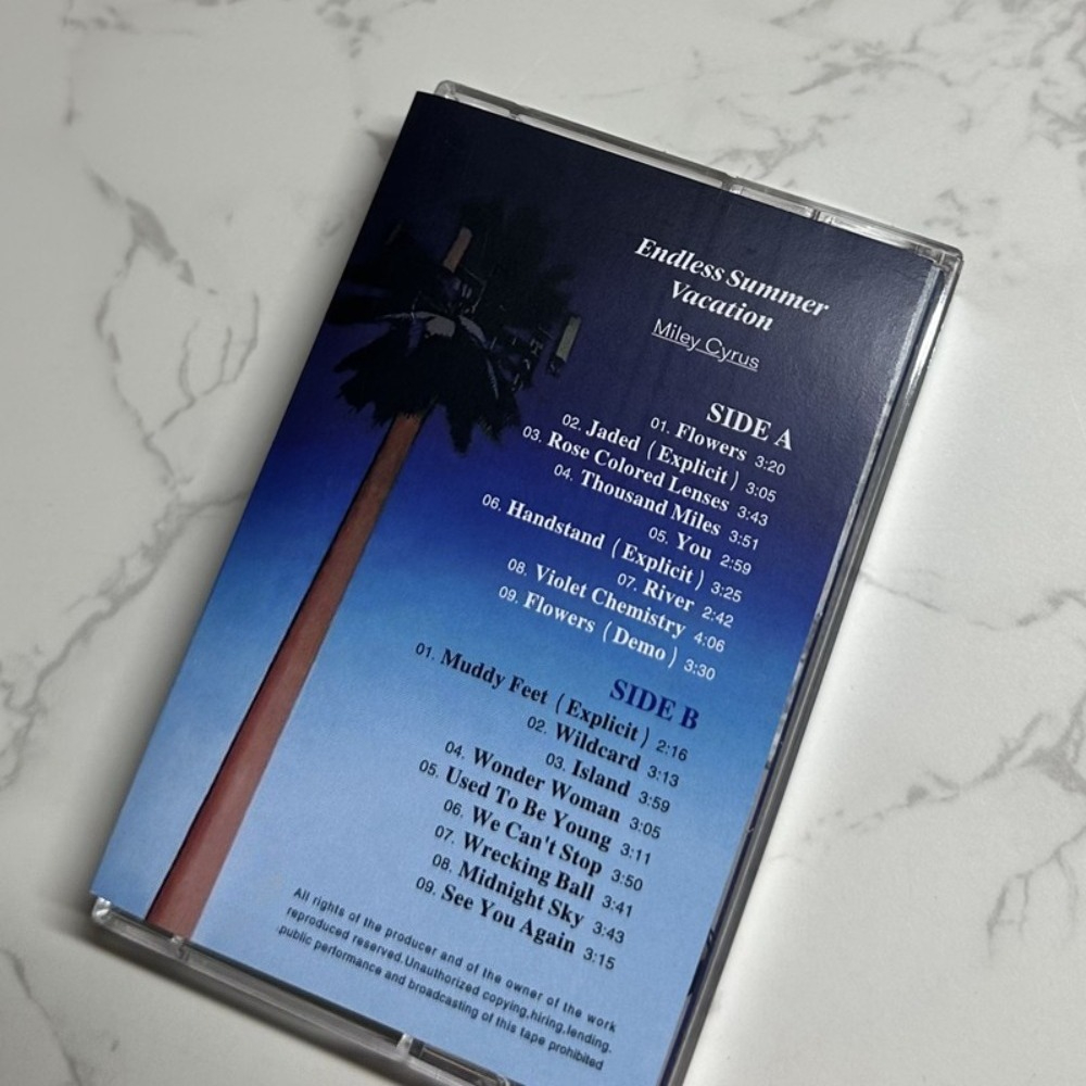 Miley Cyrus Cassette Tape | En - Audio To Music のレビューと価格